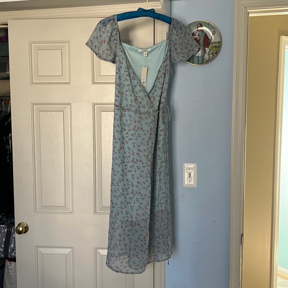 Francesca’s | Wrap Midi Dress